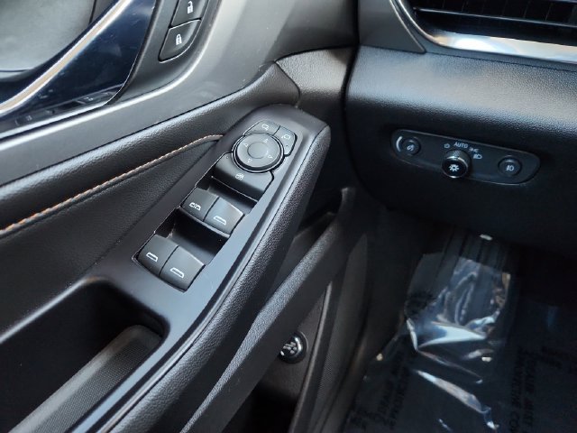 Used 2018 Chevrolet Traverse LT FWD image 36