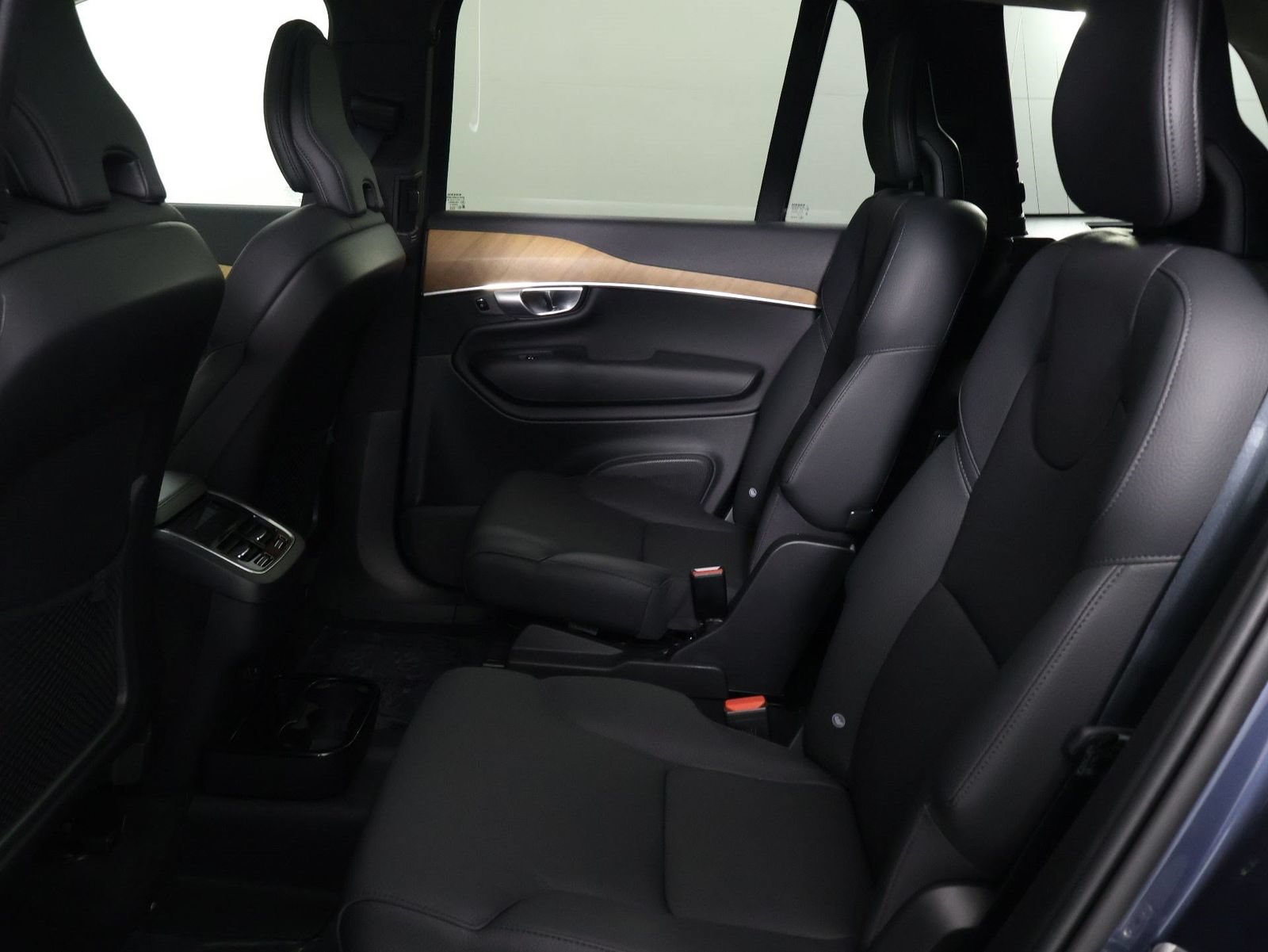 Certified 2023 Volvo XC90 B6 Plus AWD/4WD image 32