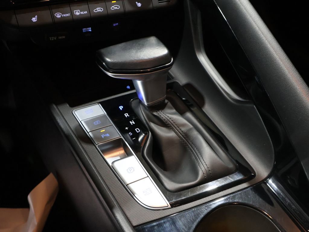 Used 2024 Hyundai Elantra Limited image 32