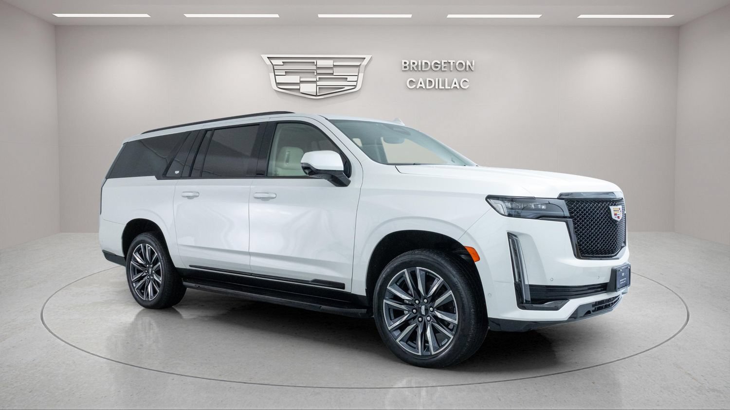 Used 2024 Cadillac Escalade ESV Sport Platinum w/ Heavy-Duty Trailer Package AWD/4WD image 1
