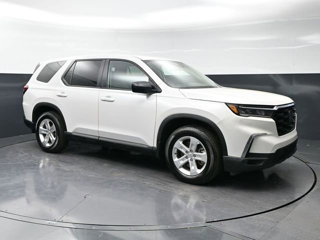 Used 2023 Honda Pilot LX image 3