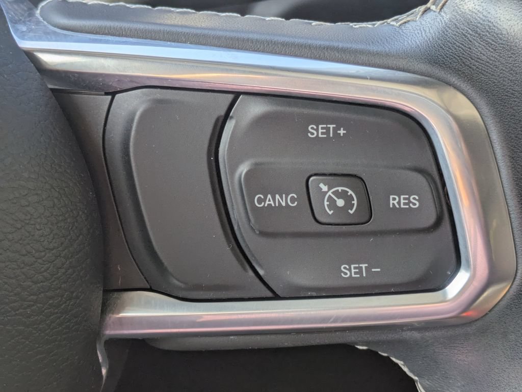 Used 2022 Jeep Wrangler Unlimited Sahara AWD/4WD image 25