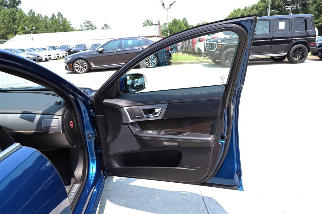 Used 2013 Jaguar XF R RWD image 43