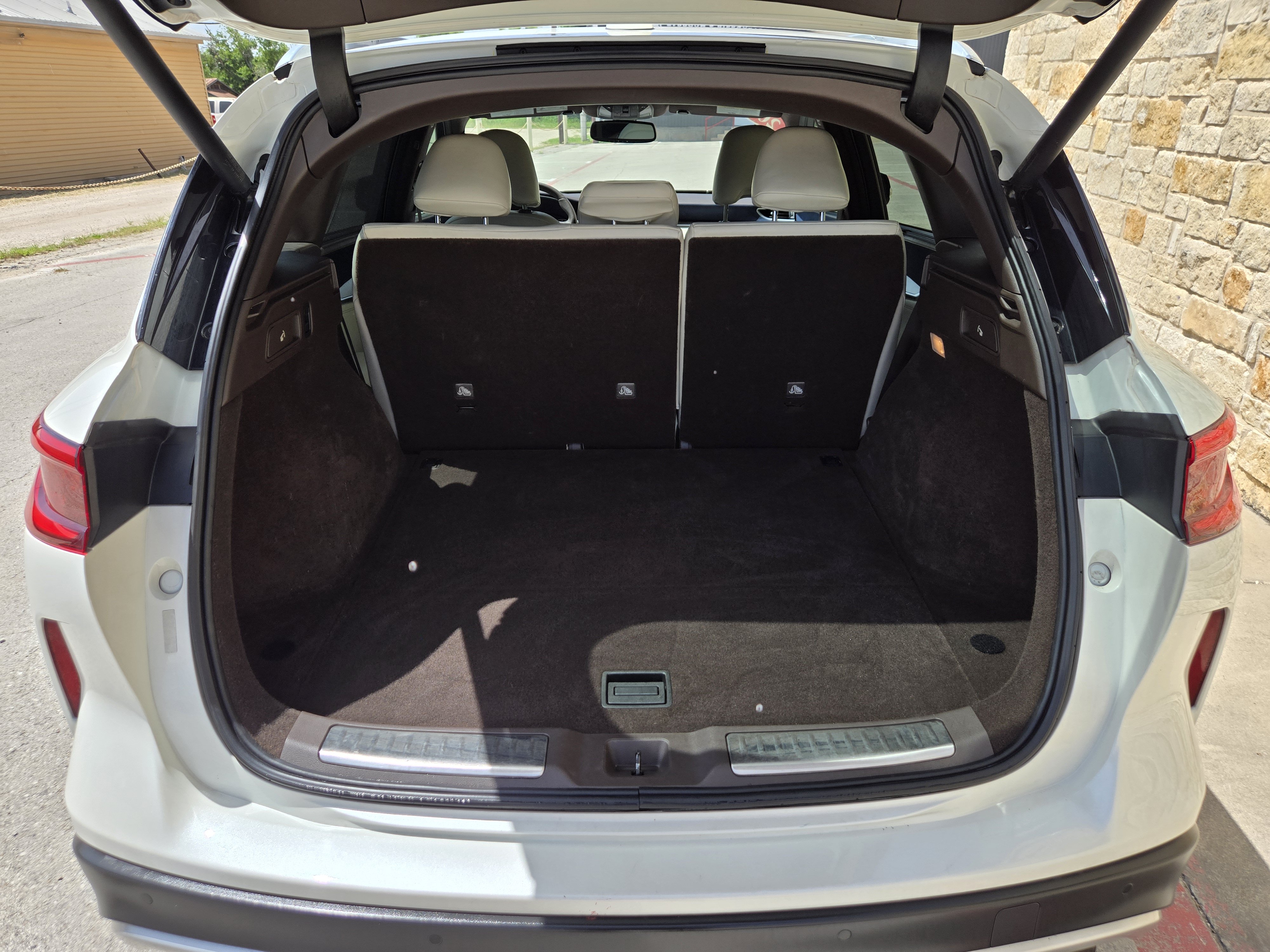 Used 2019 INFINITI QX50 Essential w/ Sensory Package AWD/4WD image 17