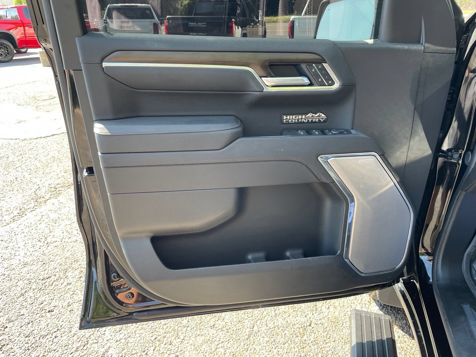 Used 2026 Chevrolet Silverado 1500 High Country w/ Midnight Edition AWD/4WD image 18