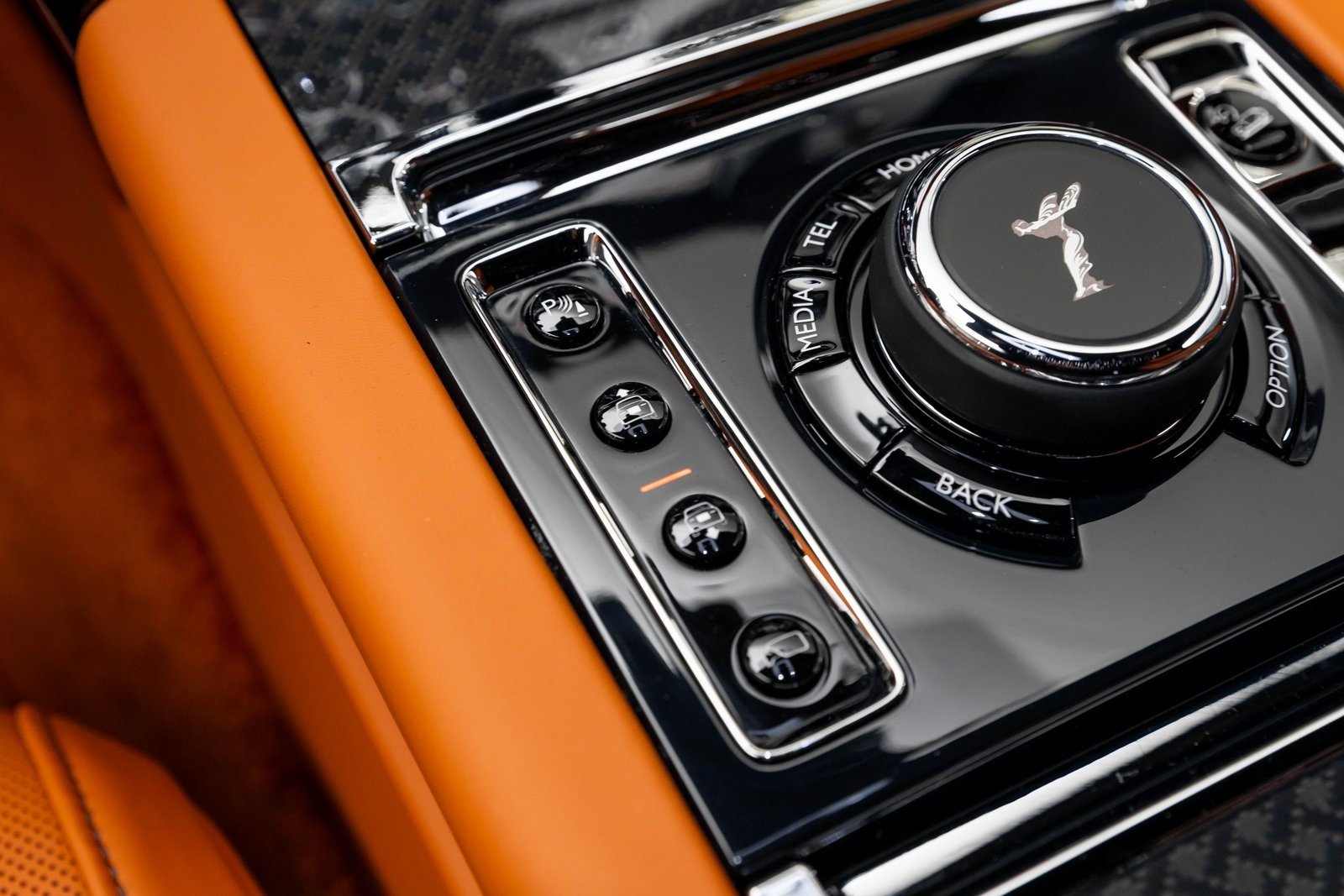 New 2026 Rolls-Royce Cullinan Black Badge image 29