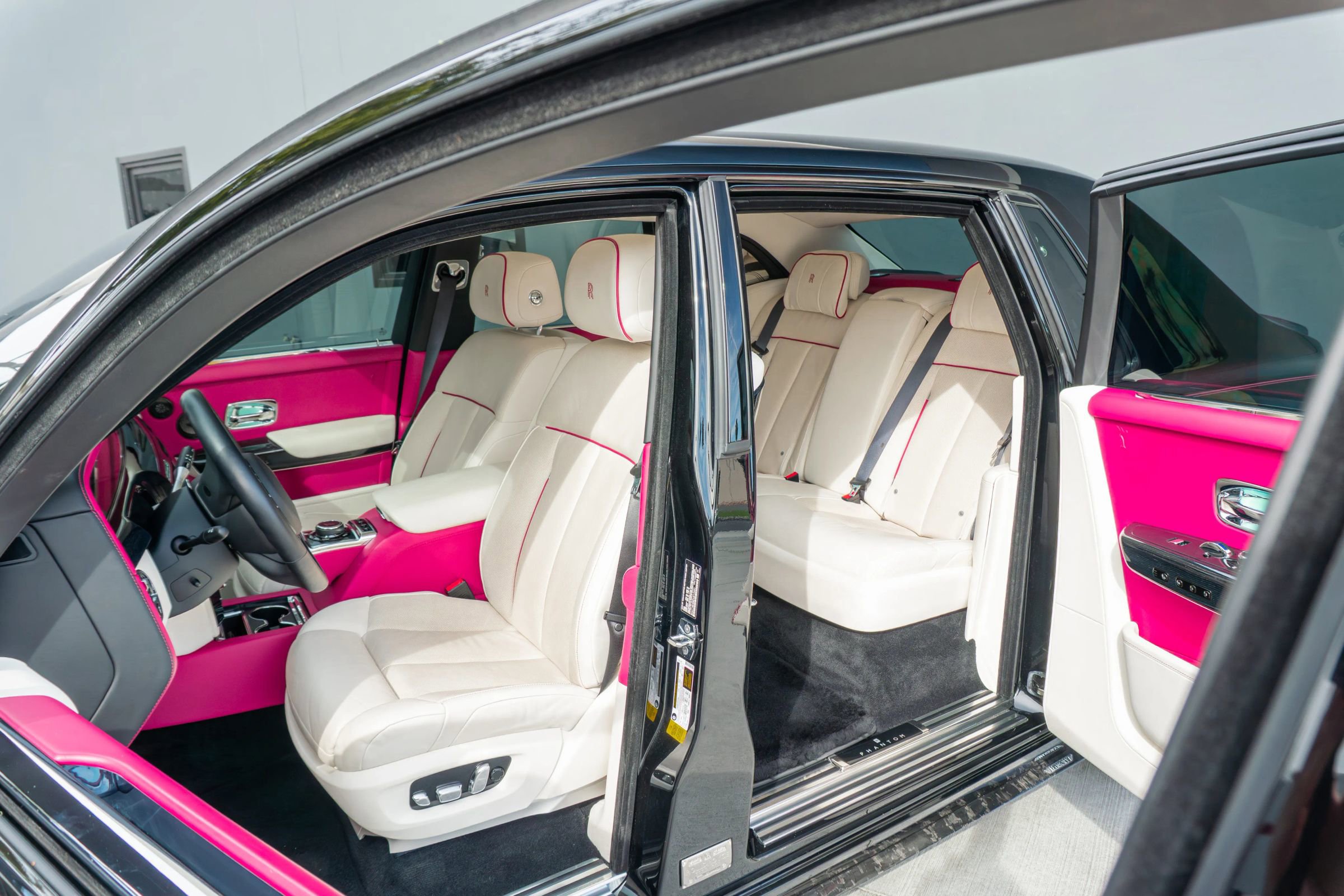 Used 2023 Rolls-Royce Phantom Sedan image 54