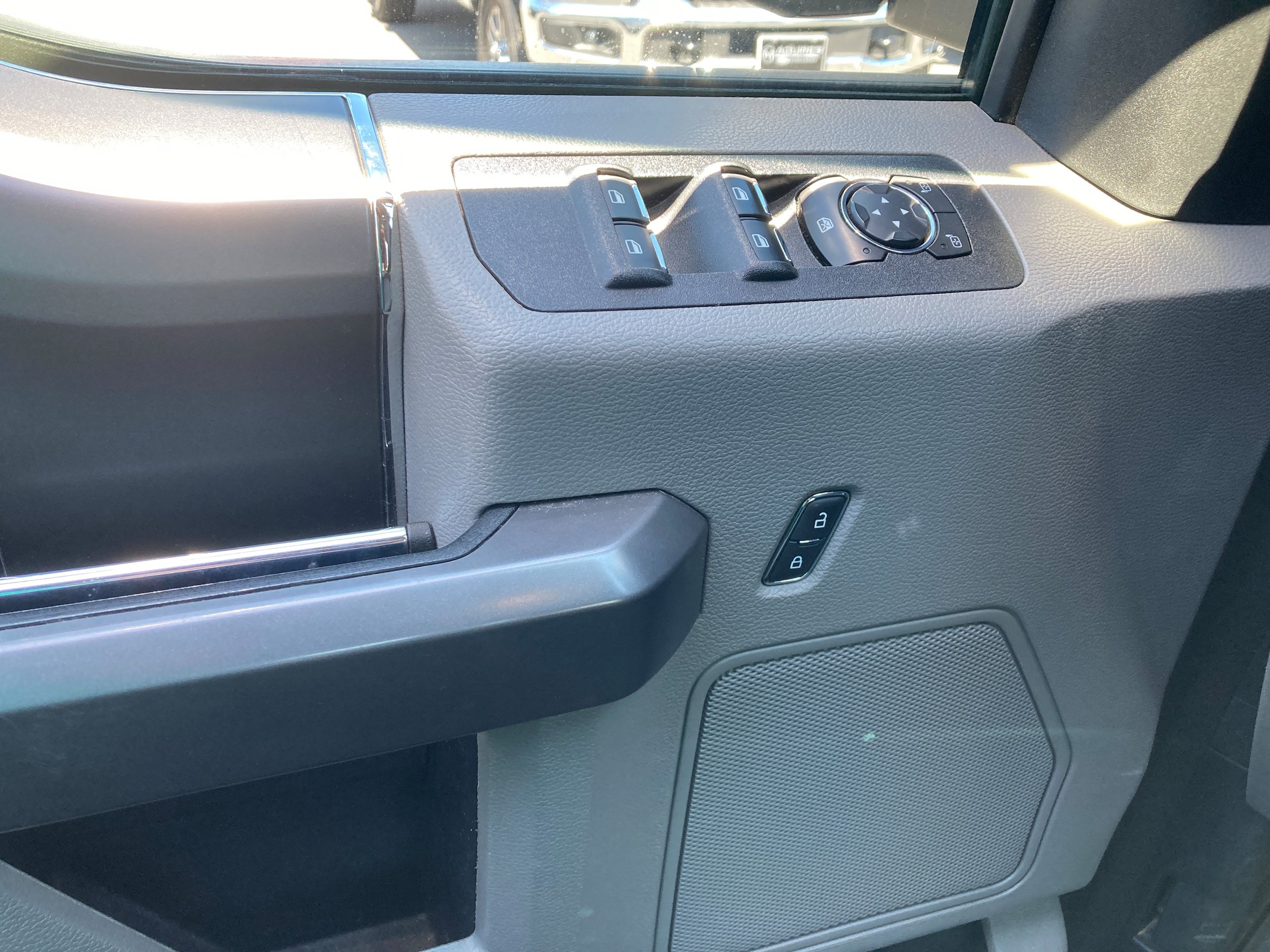 Used 2019 Ford F150 XLT w/ Equipment Group 302A Luxury AWD/4WD image 11