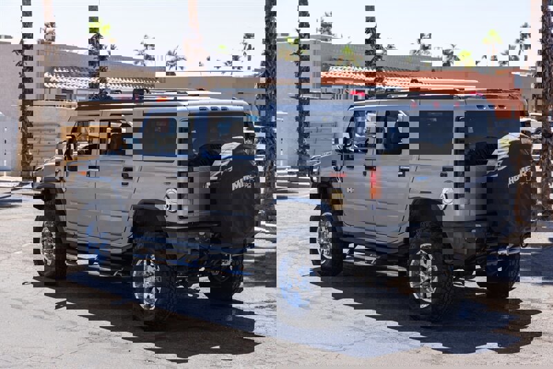 Used 2004 HUMMER H2 w/ Preferred Equipment Group image 4