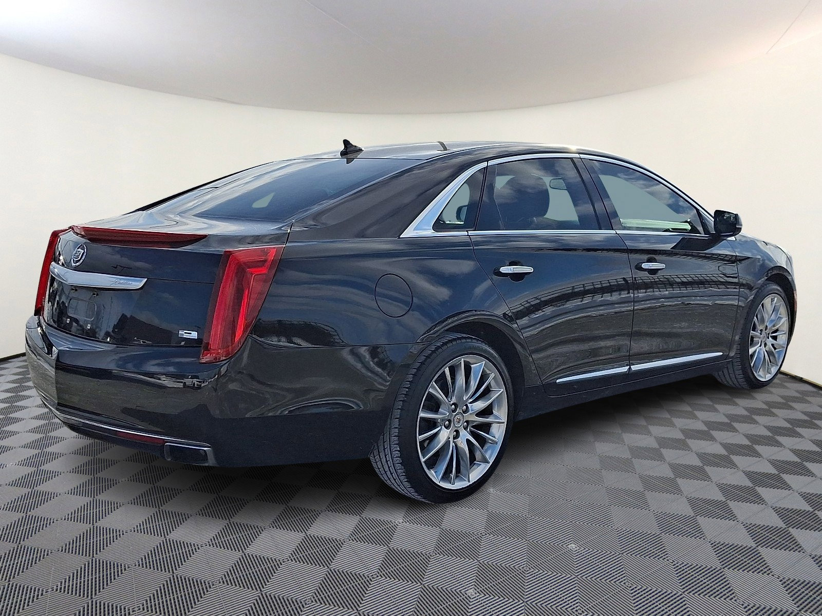 Used 2013 Cadillac XTS Platinum image 4