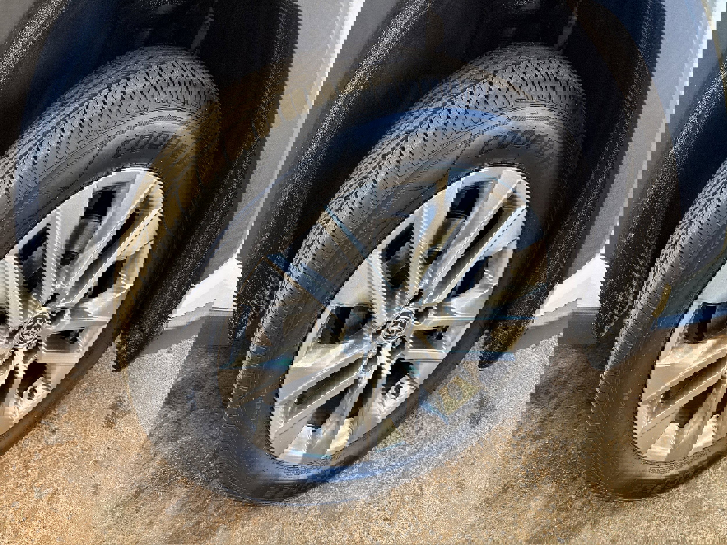 Used 2021 Toyota RAV4 XLE Premium image 14