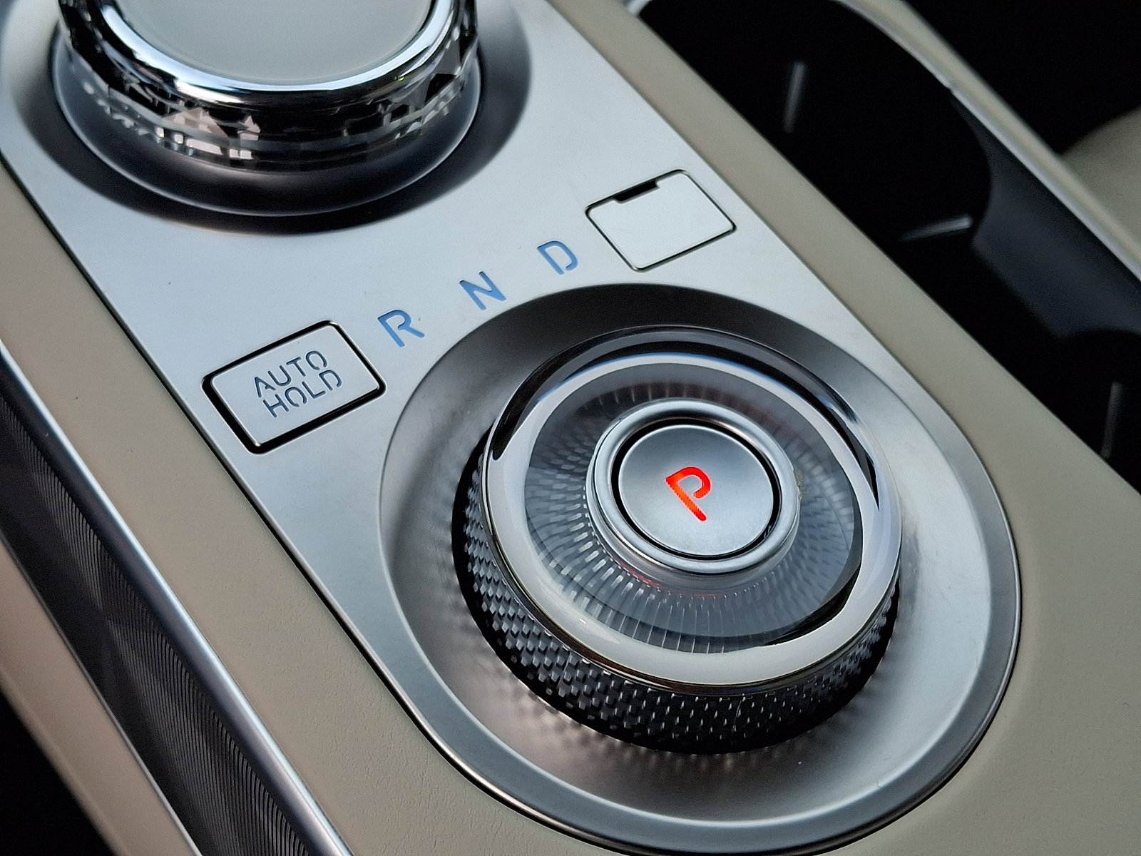 Certified 2025 Genesis GV70 3.5T Sport w/ Sport Advanced Package AWD/4WD image 18