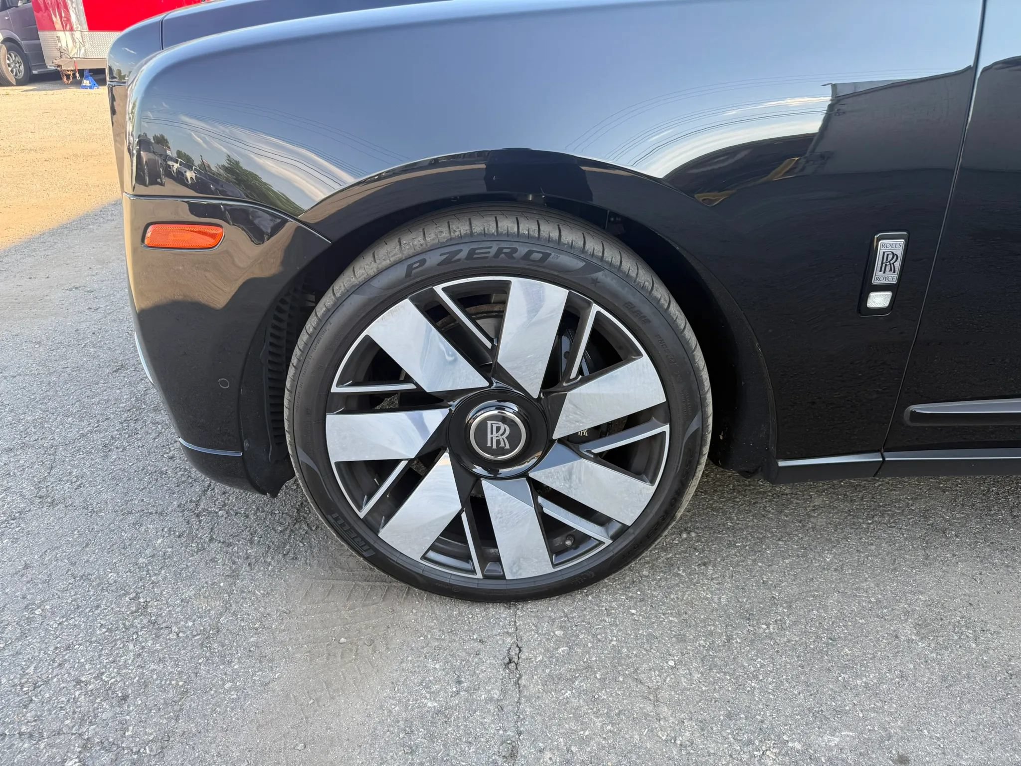 Used 2019 Rolls-Royce Cullinan AWD/4WD image 25
