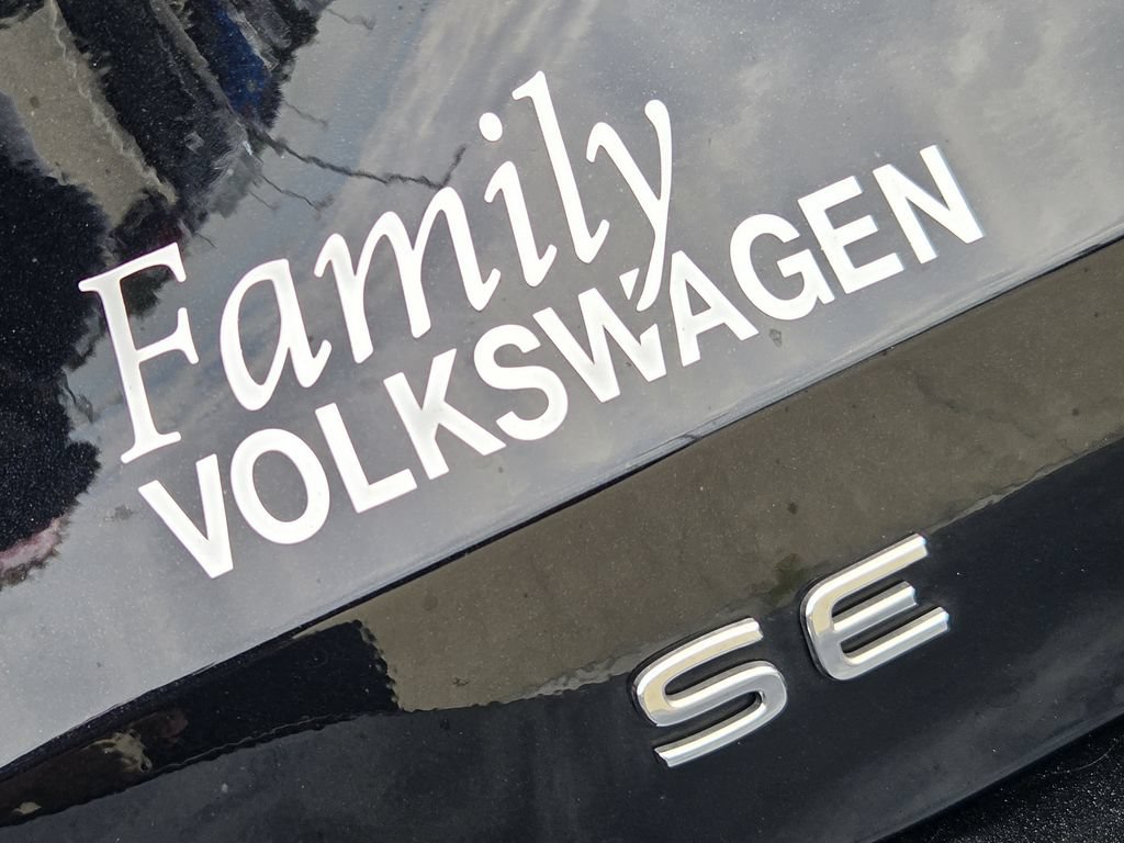 Used 2025 Volkswagen Tiguan SE AWD/4WD image 9
