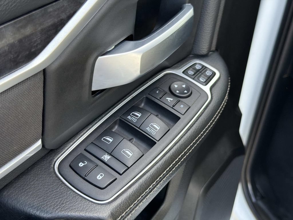 Used 2024 RAM 3500 Big Horn AWD/4WD image 19