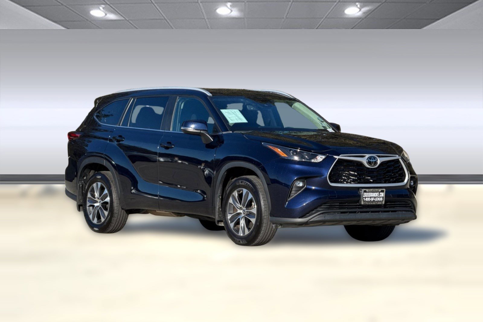 Used 2024 Toyota Highlander XLE image 6
