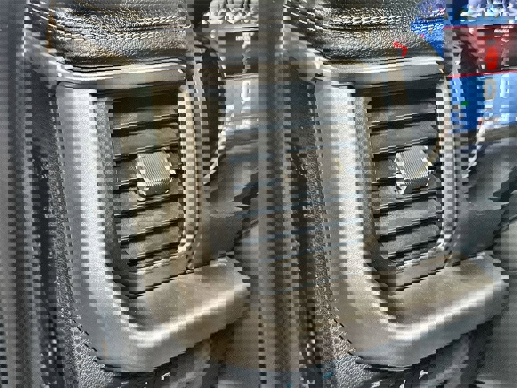 Used 2024 Ford Expedition Max XLT image 15