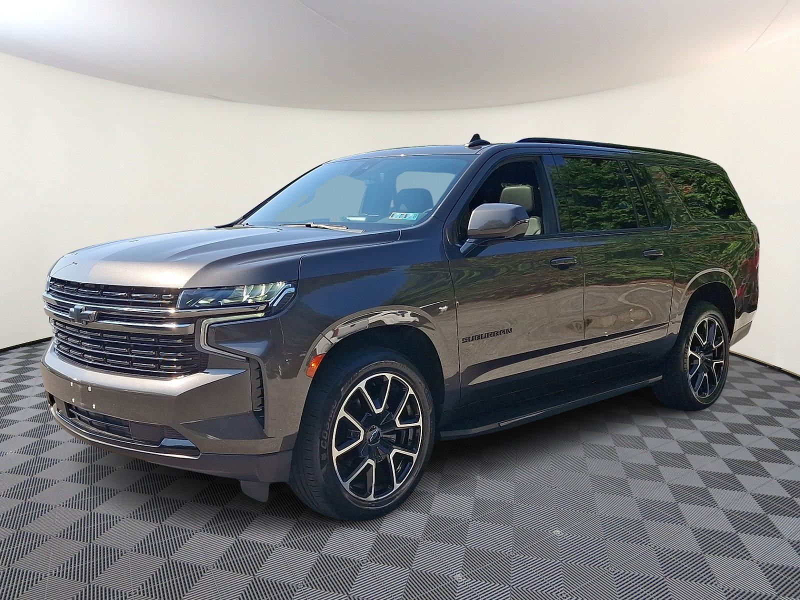 Used 2021 Chevrolet Suburban RST w/ Max Trailering Package AWD/4WD image 3