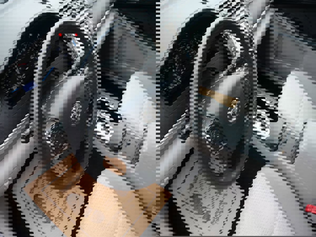 Used 2012 Toyota Camry LE image 11