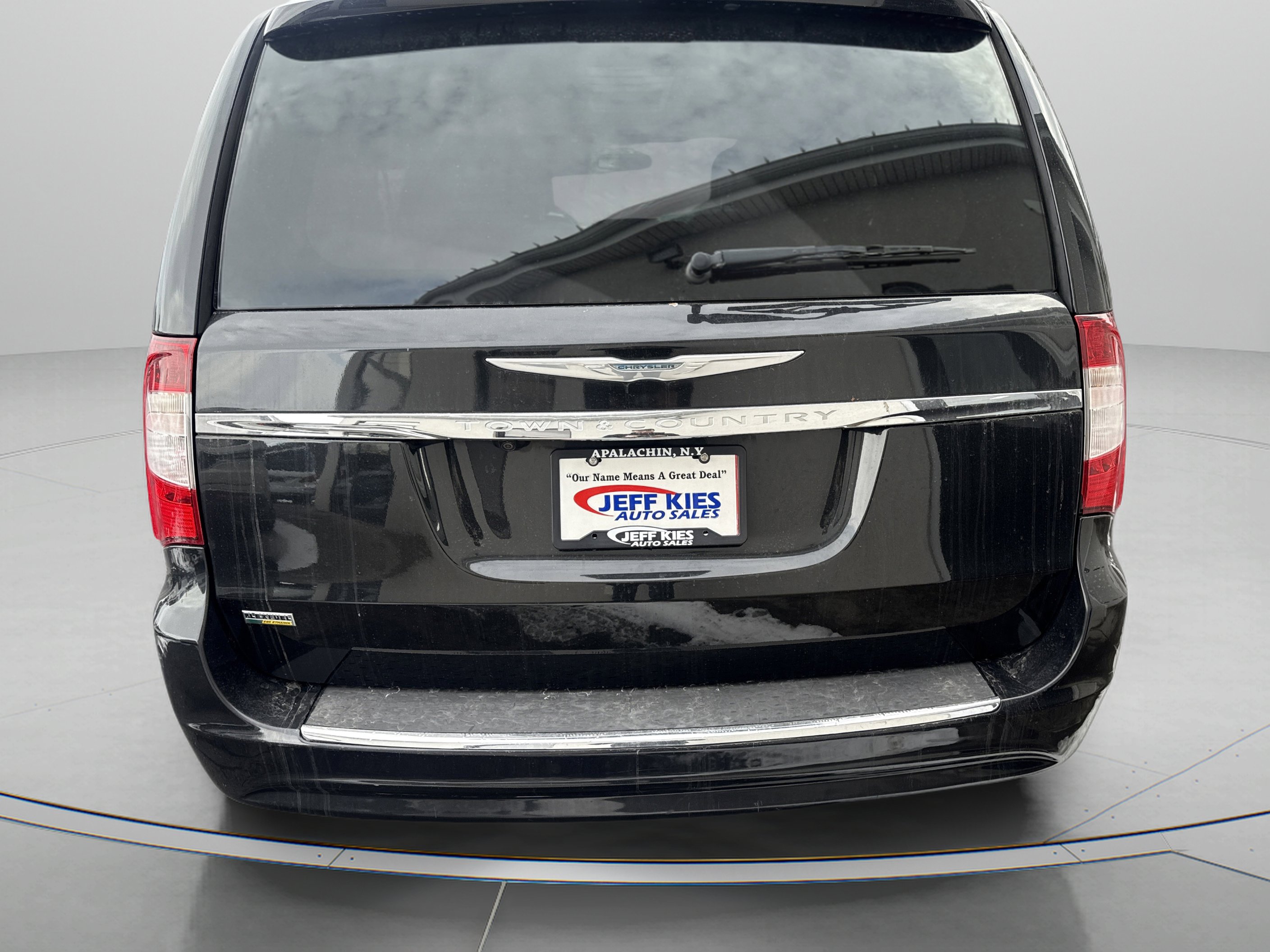 Used 2016 Chrysler Town & Country Touring image 6