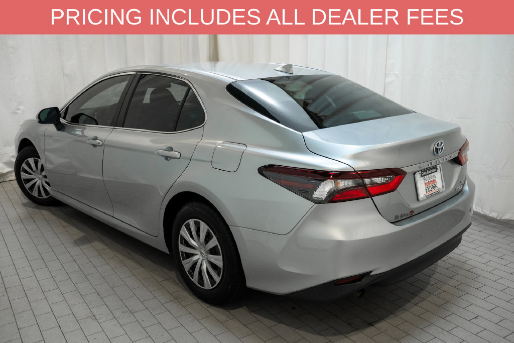 Used 2022 Toyota Camry LE FWD image 3