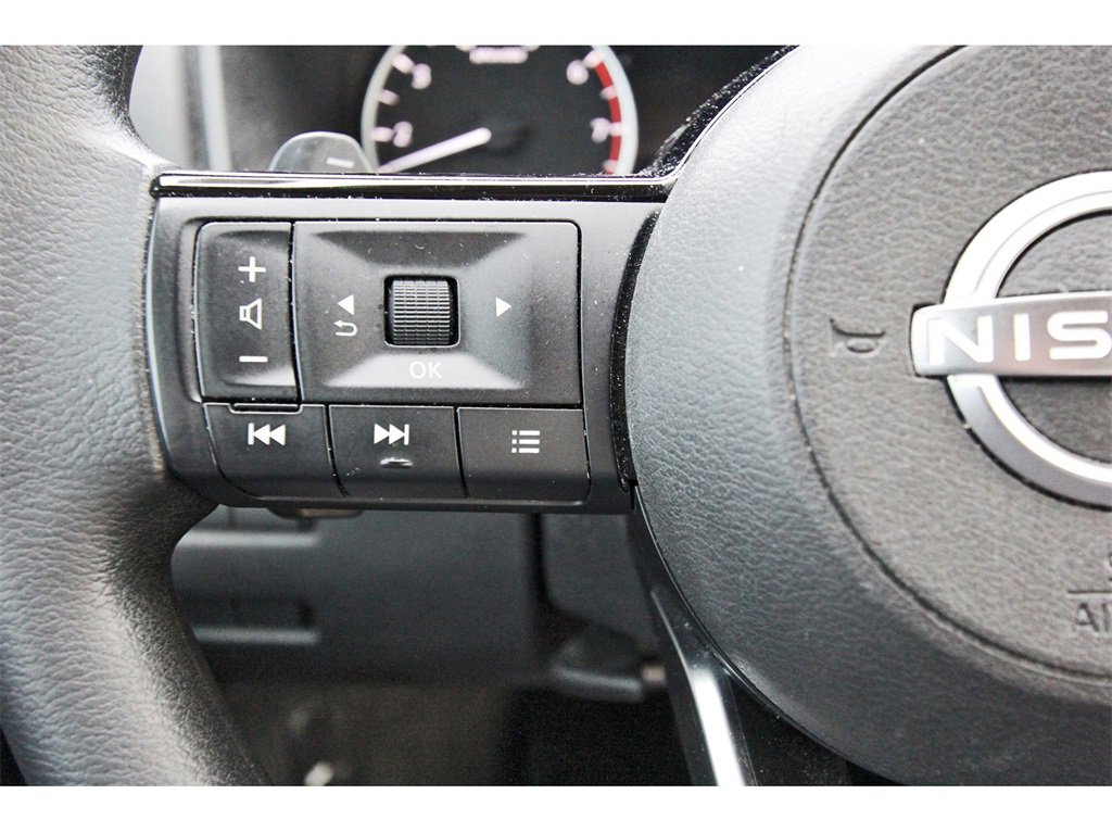 Used 2022 Nissan Rogue SV image 11