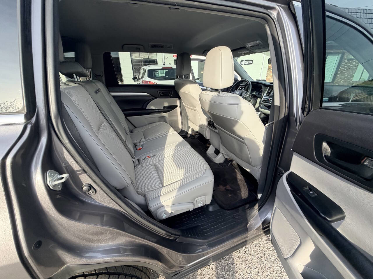 Used 2015 Toyota Highlander Plus AWD/4WD image 19