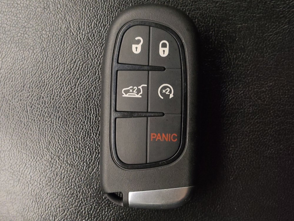 Used 2020 Jeep Cherokee Latitude Plus w/ Comfort/Convenience Group FWD image 32