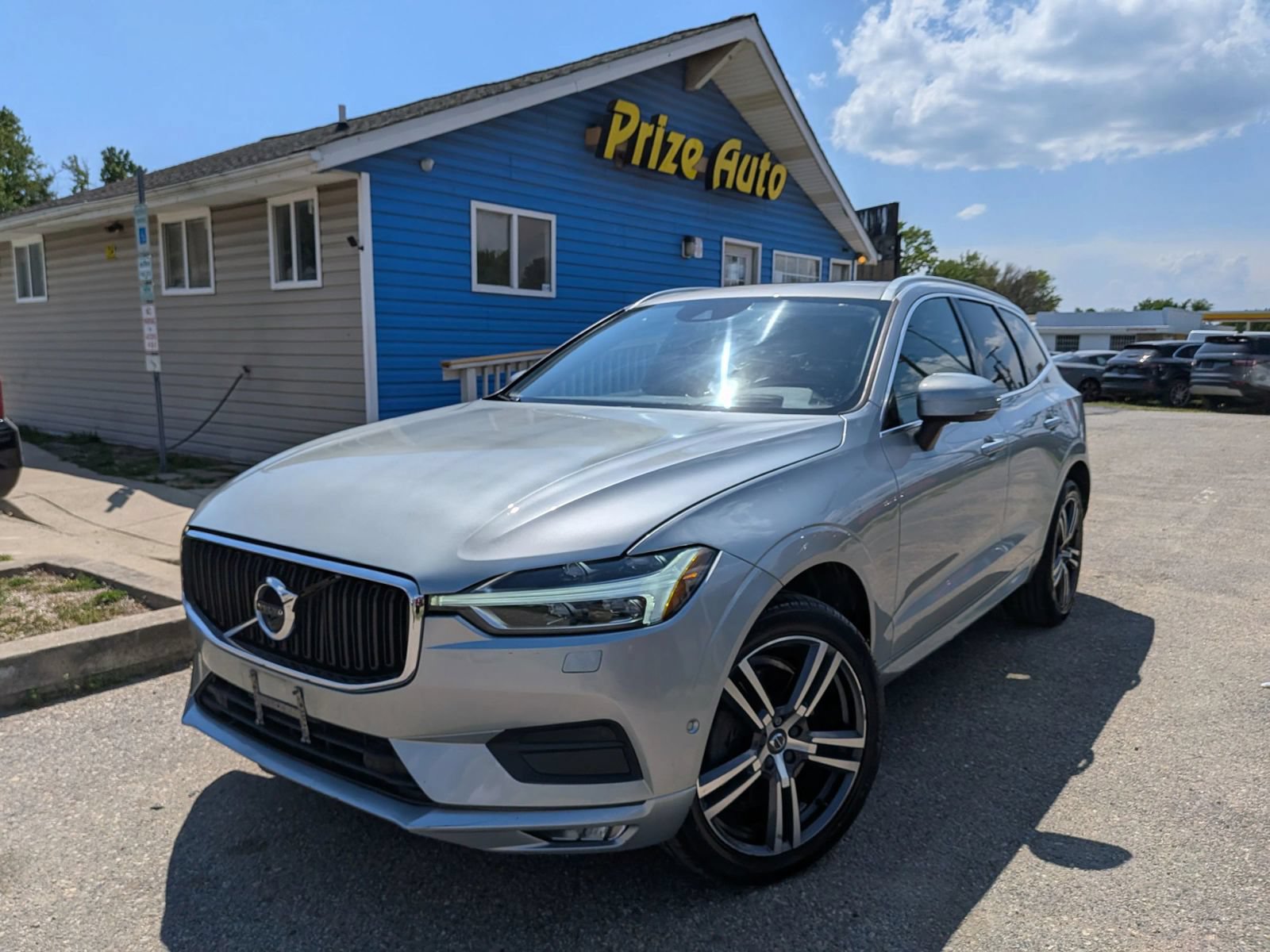 Used 2018 Volvo XC60 T6 Momentum w/ Convenience Package AWD/4WD image 2