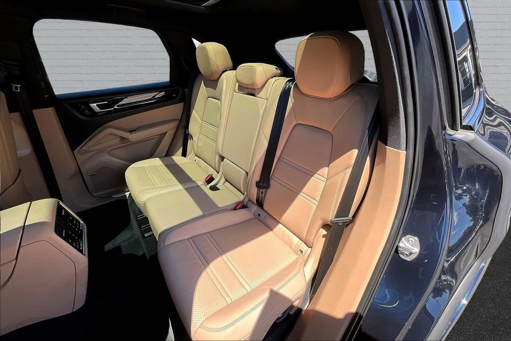Used 2022 Porsche Cayenne AWD/4WD image 22