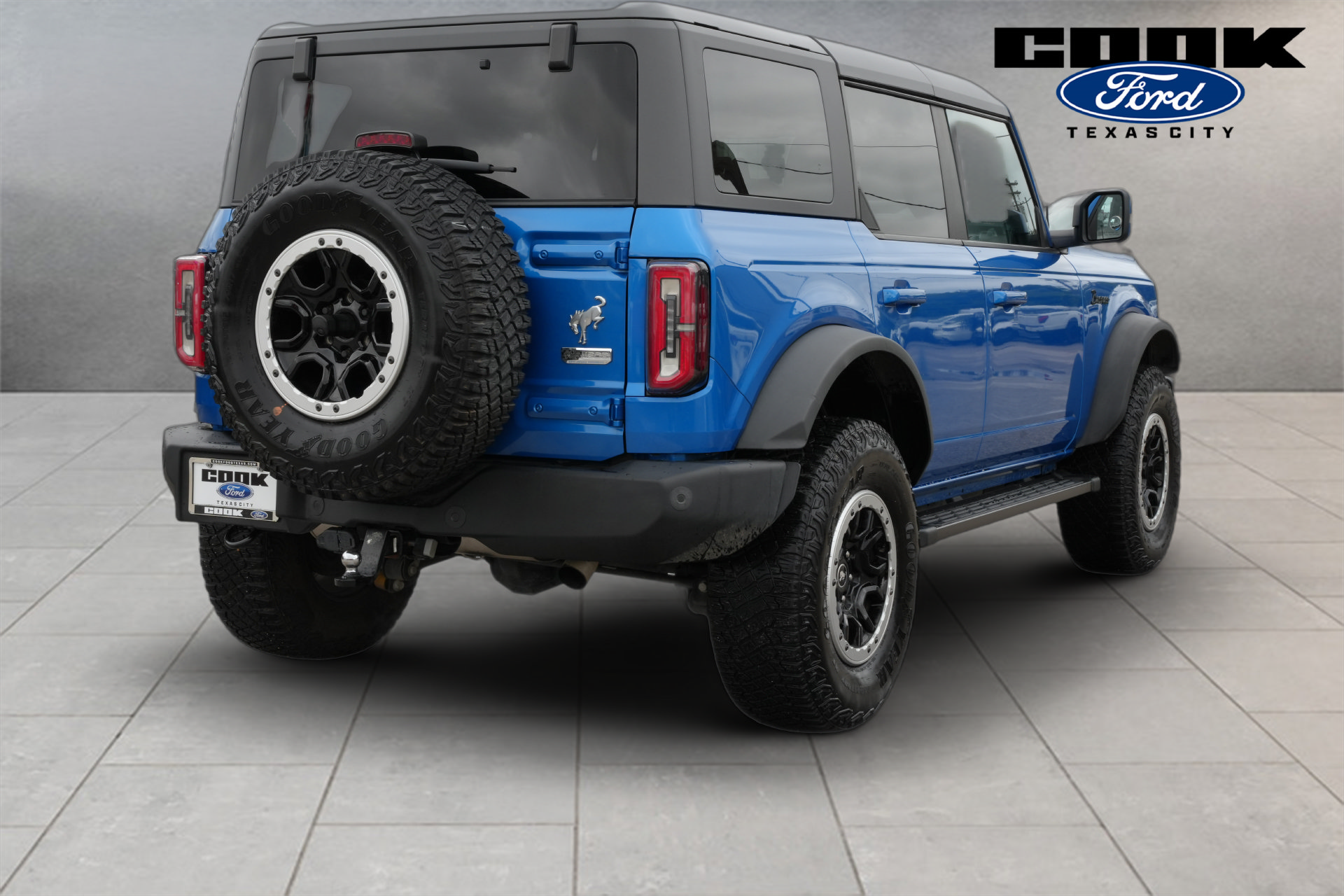 Certified 2023 Ford Bronco Outer Banks w/ Sasquatch Package AWD/4WD image 3