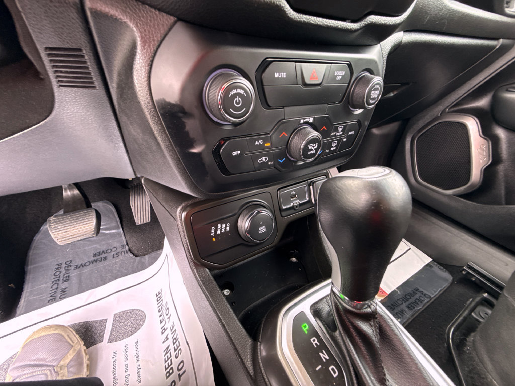 Used 2020 Jeep Renegade Limited AWD/4WD image 21