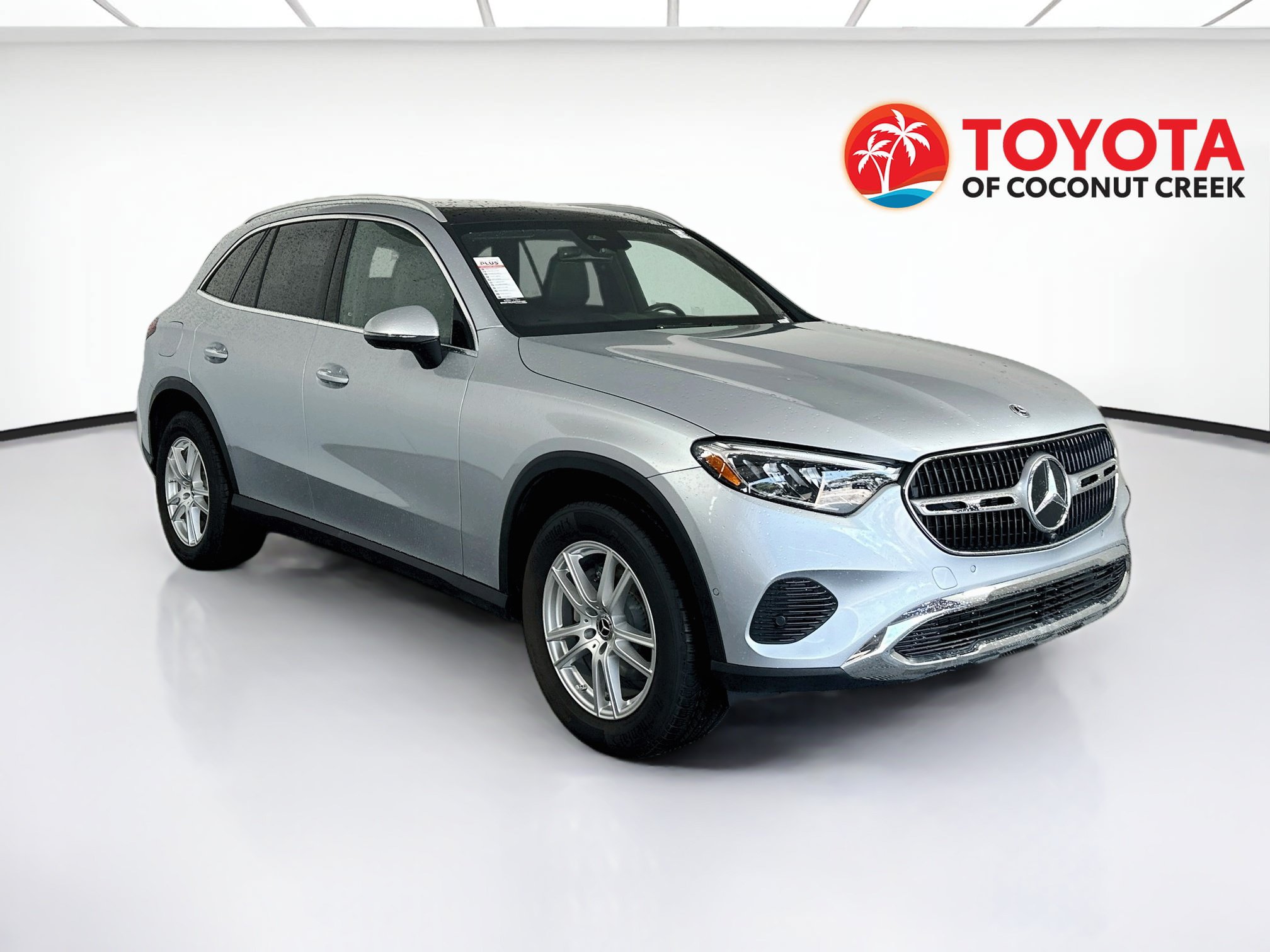 Used 2025 Mercedes-Benz GLC 300 4MATIC image 1