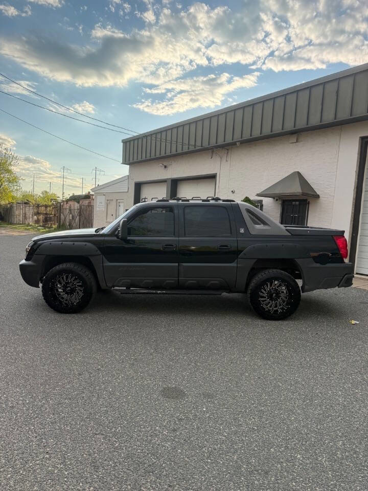 Used 2003 Chevrolet Avalanche 4x4 w/ The North Face Edition image 3