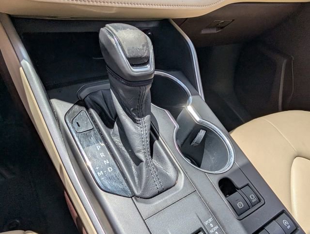 Used 2020 Toyota Highlander XLE image 28