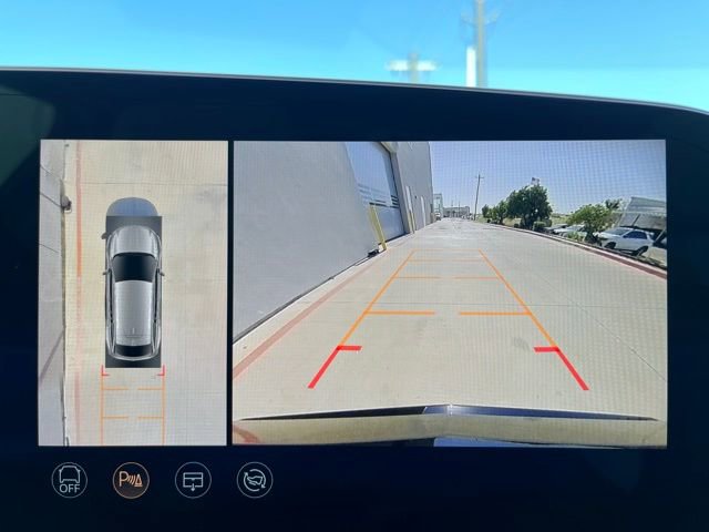 Used 2025 Cadillac Optiq Luxury 1 image 12