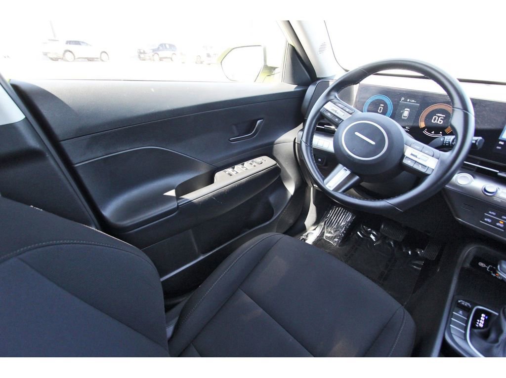 Used 2025 Hyundai Kona SEL image 8