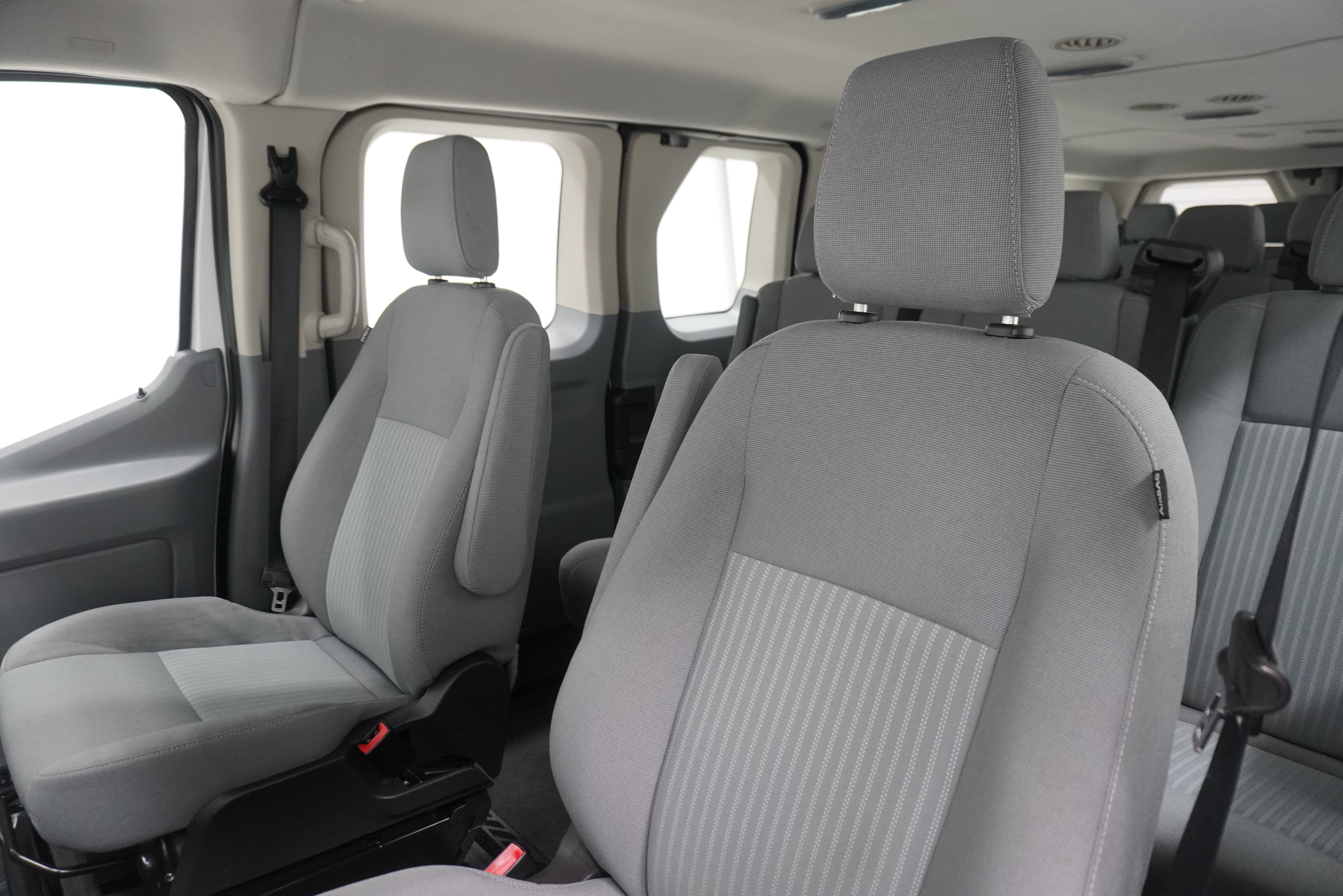 Used 2015 Ford Transit 350 XLT RWD image 9