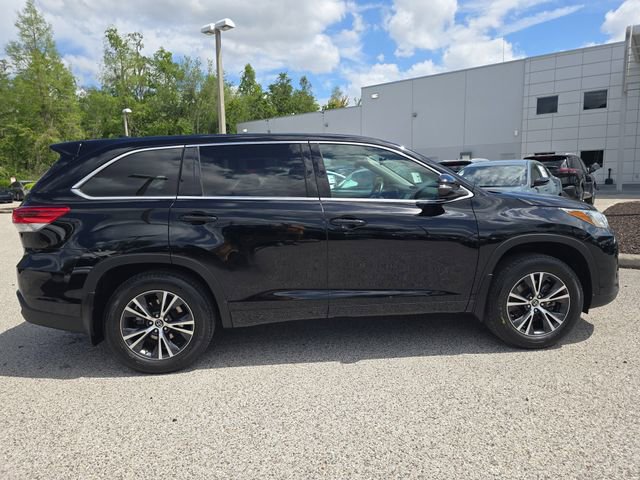 Used 2017 Toyota Highlander Plus AWD/4WD image 9