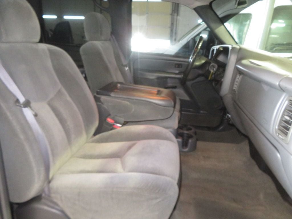 Used 2004 Chevrolet Silverado 2500 LS w/ Skid Plate Package AWD/4WD image 33