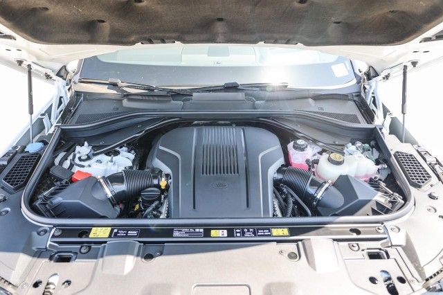New 2025 Land Rover Range Rover SE image 29