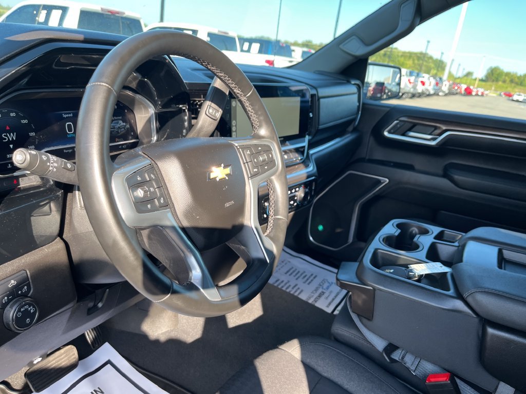 Used 2023 Chevrolet Silverado 1500 LT AWD/4WD image 15