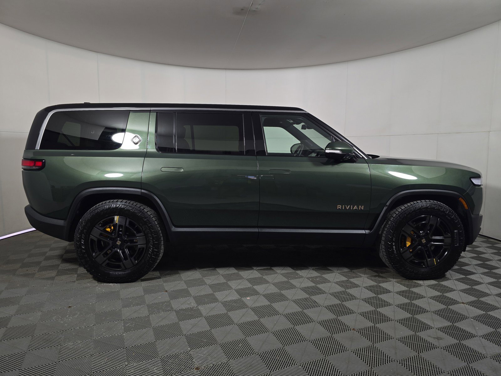 Used 2023 Rivian R1S Adventure image 6