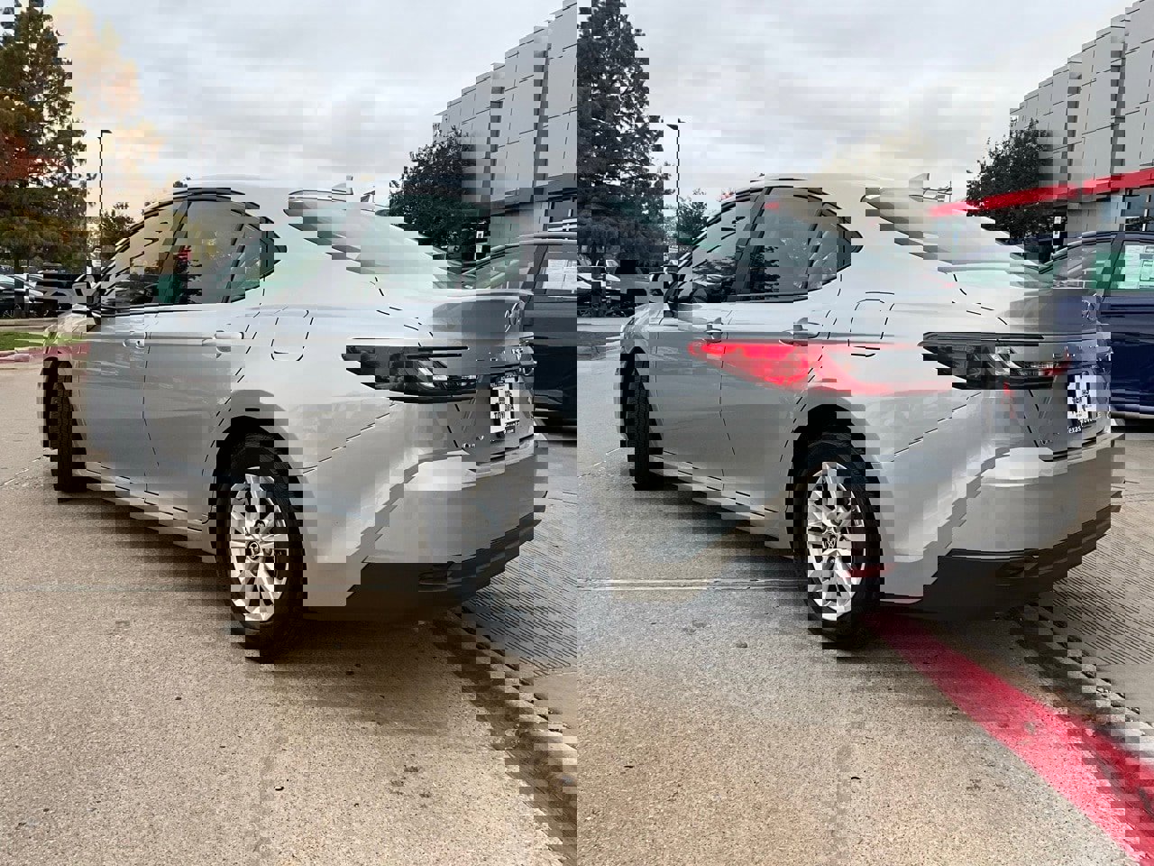 Used 2025 Toyota Camry LE image 8
