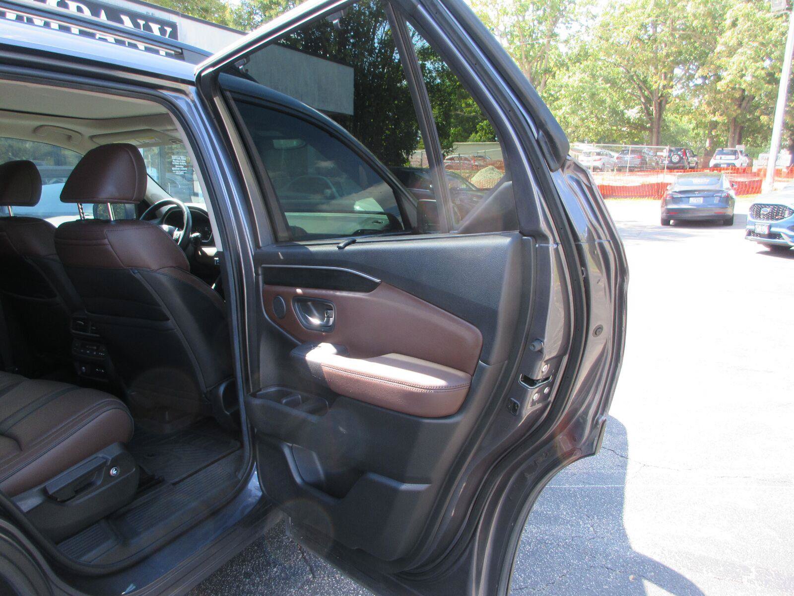 Used 2025 Honda Pilot Elite image 18