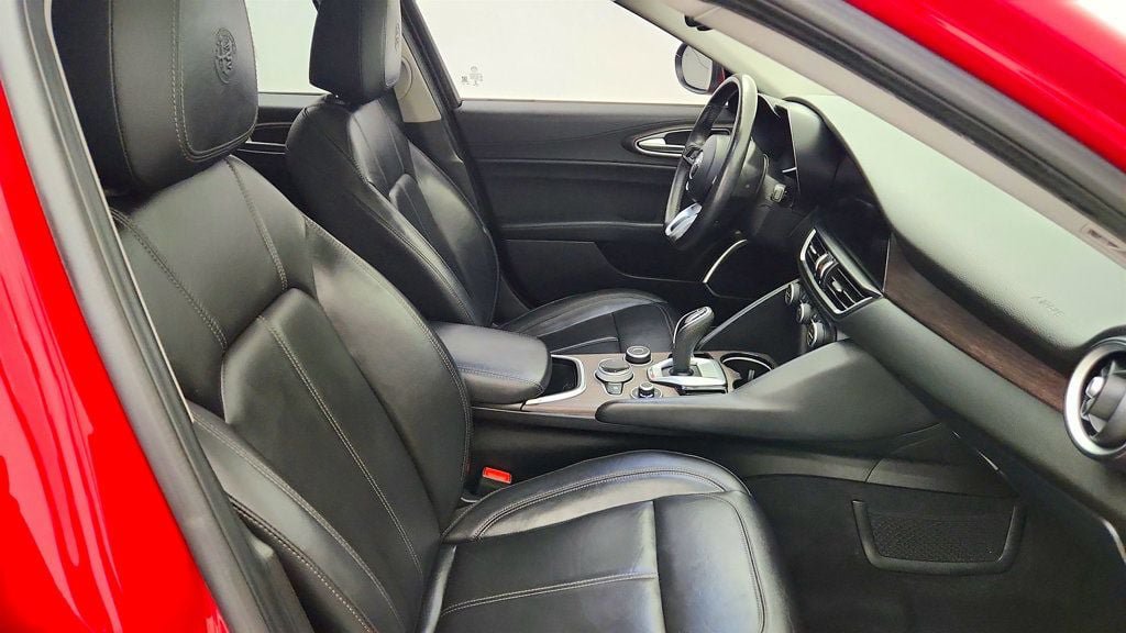 Used 2020 Alfa Romeo Giulia Ti w/ Active Blind Spot Package AWD/4WD image 25