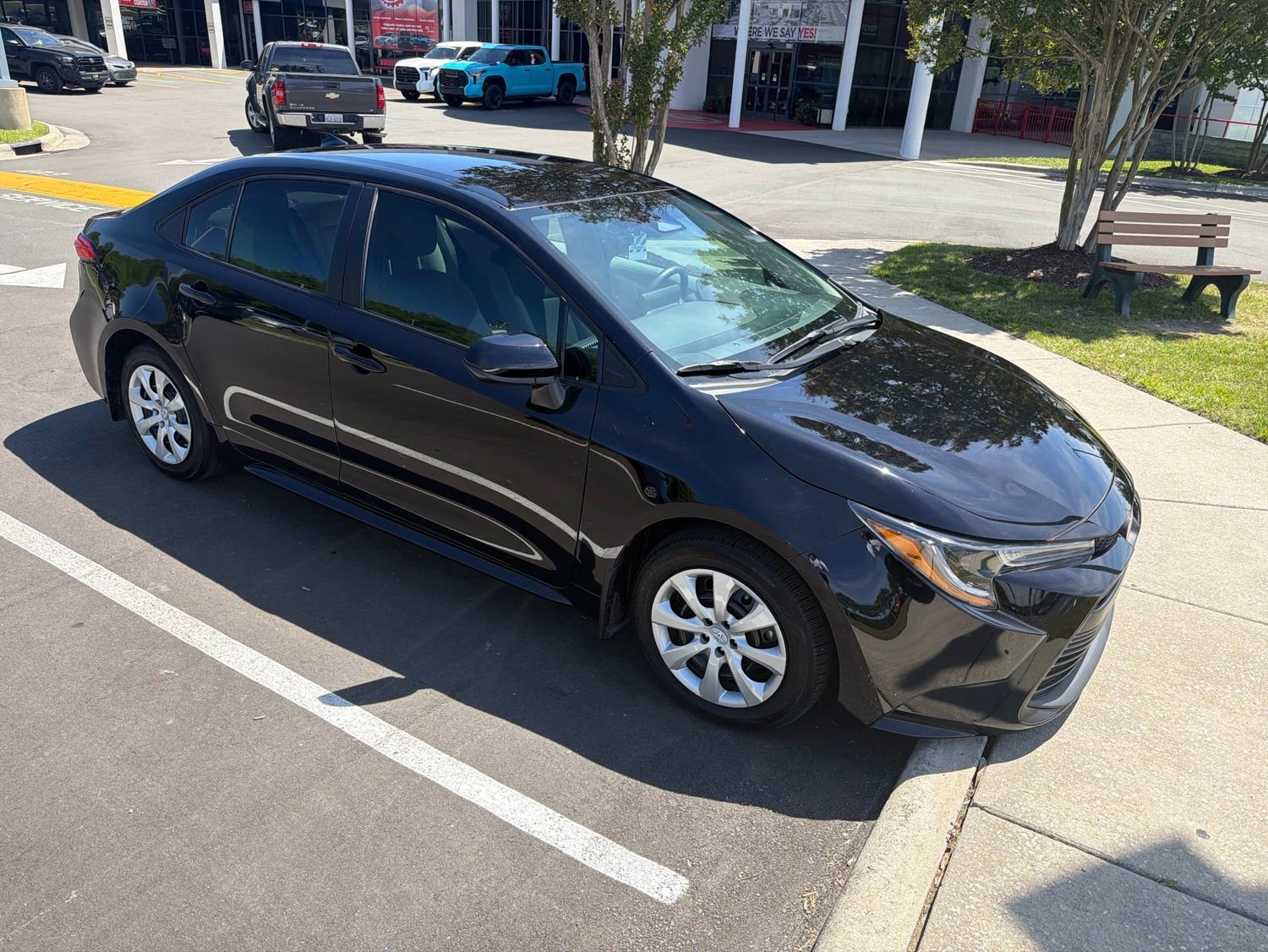 Used 2025 Toyota Corolla LE FWD image 4