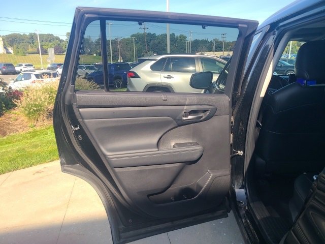 Used 2024 Toyota Highlander XLE image 15
