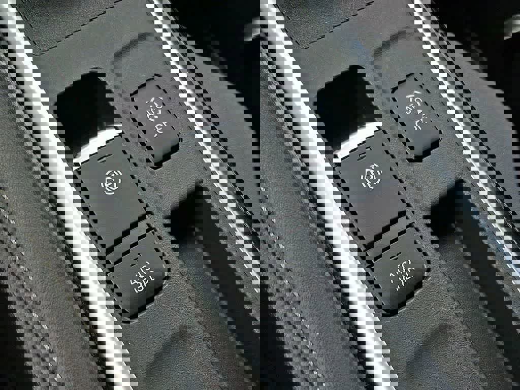 Used 2025 Nissan Pathfinder SV image 26