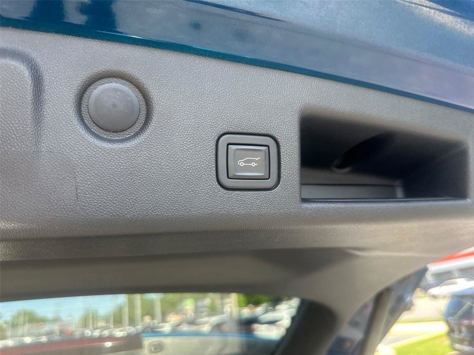 Used 2021 Chevrolet Equinox LT FWD image 16